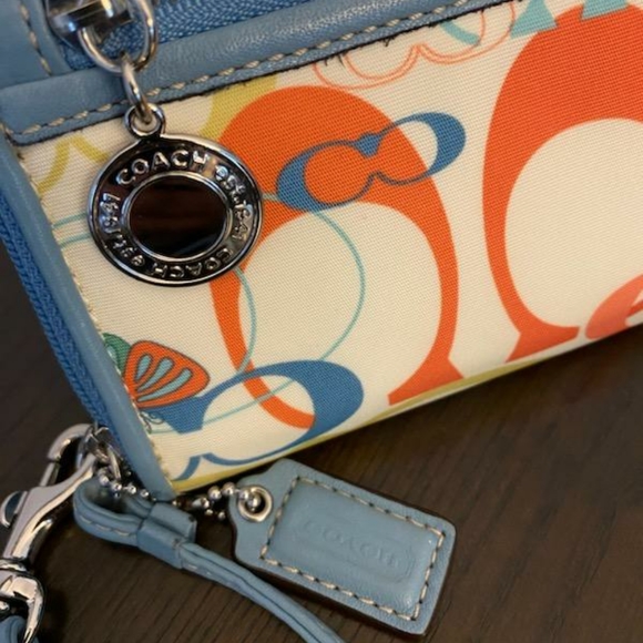 **SOLD**Coach Signature Optic Butterfly Wallet - Picture 3 of 10